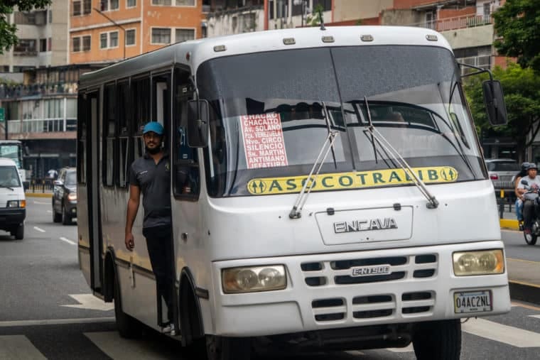 Transportistas afirmaron que el pasaje a Bs. 100 «quedó totalmente desfasado»