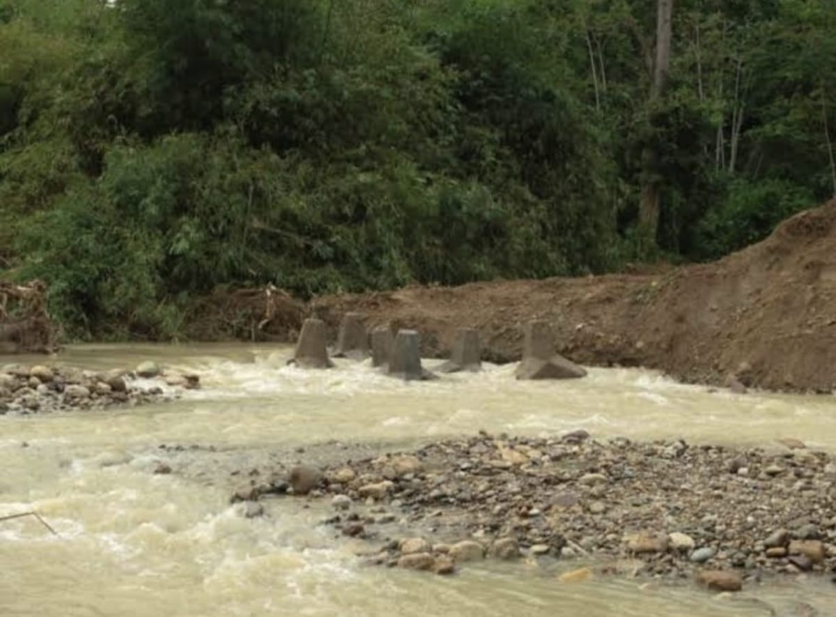 30 familias permanecen incomunicadas por deslizamiento de tierra en Táchira
