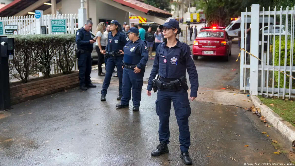 Dos muertos y cinco heridos por tiroteo iniciado por un niño en escuela de Brasil