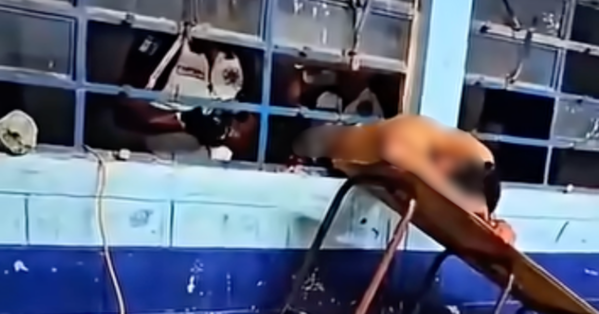 Ladrón quedó atrapado en una ventana tras intentar robar una escuela en Guatemala