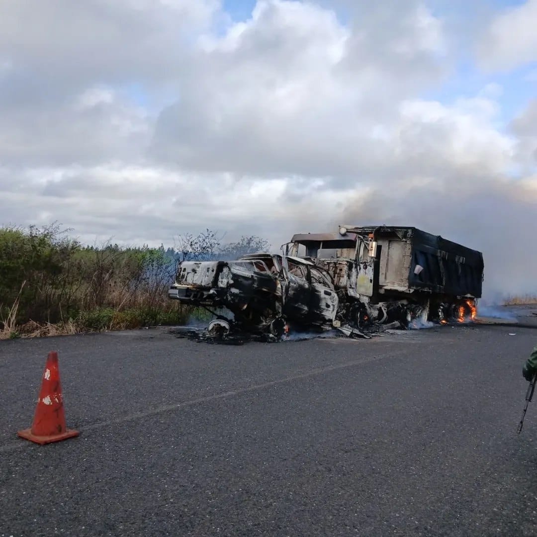 Choque entre gandola y camioneta dejó dos muertos y un herido en la carretera El Tigre – Puerto Ordaz