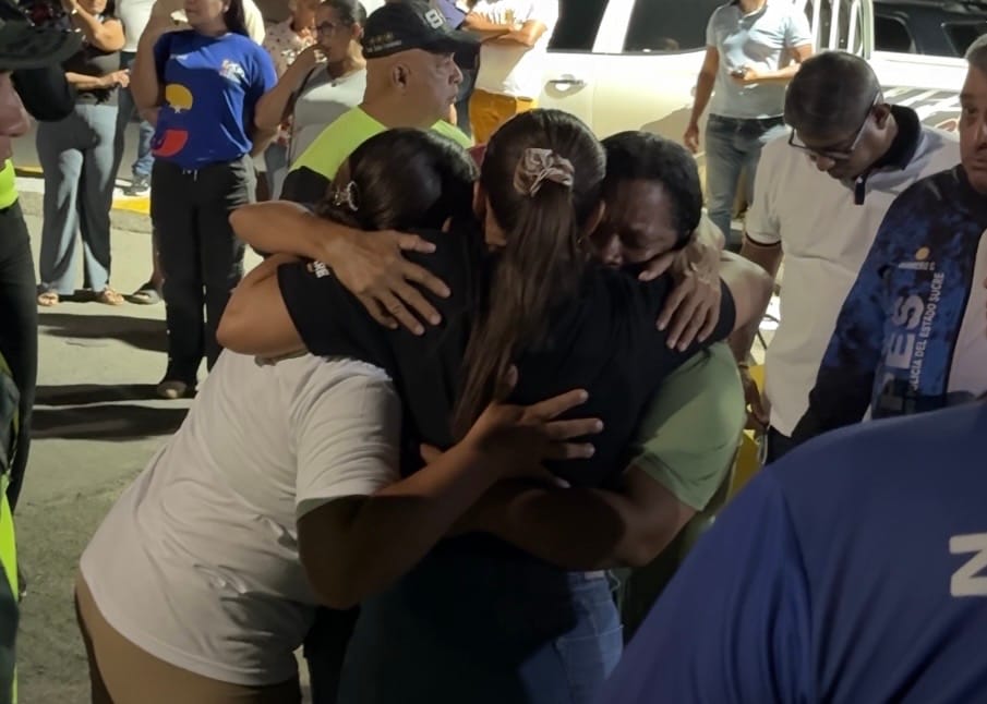 SUCRE | 96 afectados llegaron a Sucre desde La Guaira para reunirse con sus familias tras terremotos