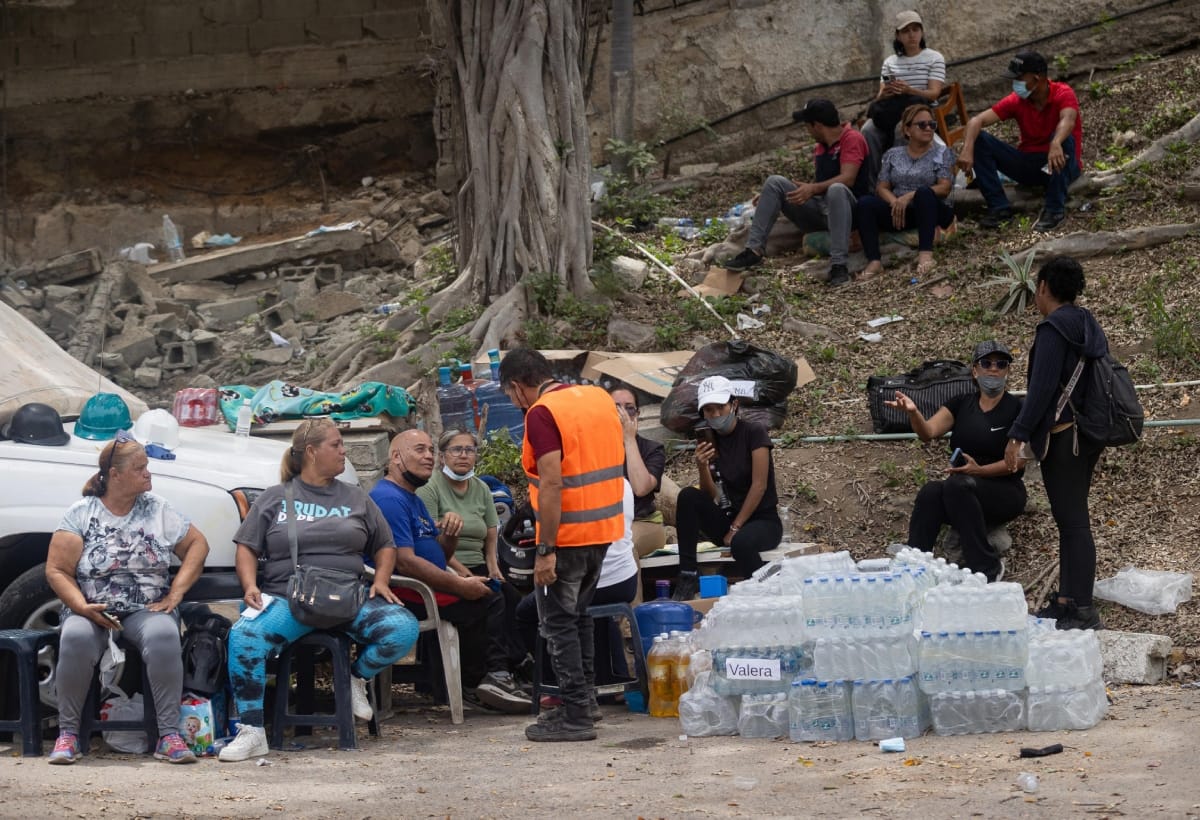 Habilitan refugios en La Guaira para atender a personas afectadas por los terremotos