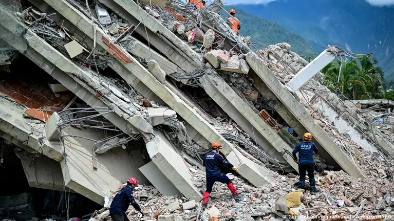 Nuevo balance eleva a 1.973 el número de fallecidos por los terremotos en Venezuela