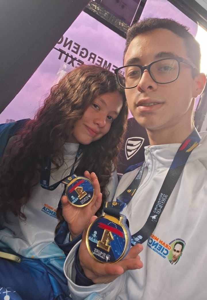 SUCRE | Hermanos cumaneses participarán en Olimpiadas de Inteligencia Artificial e Informática