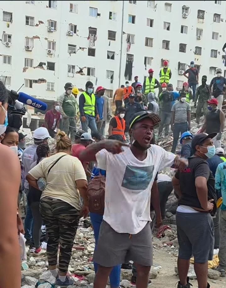 «Esos no son perros, son nuestra familia»: vecinos de Tanaguarenas criticaron inacción de los militares en labores de rescate