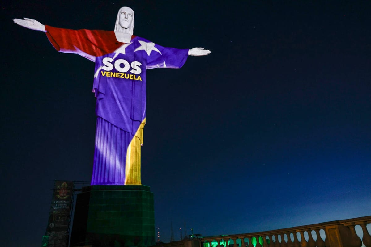 «SOS Venezuela»: Cristo Redentor se iluminó con la bandera nacional como parte de una campaña humanitaria