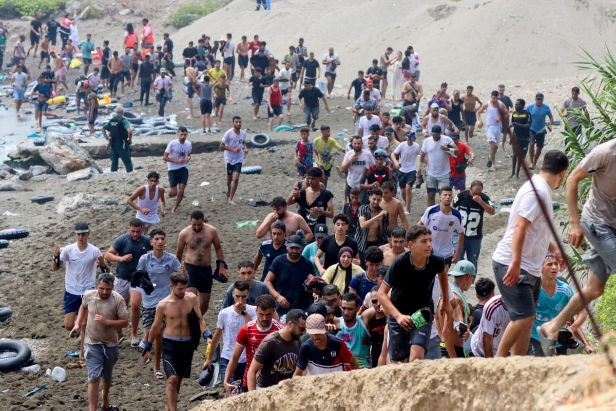 Más de 60.000 migrantes marroquíes han ingresado a Ceuta, España: hay 43 muertos