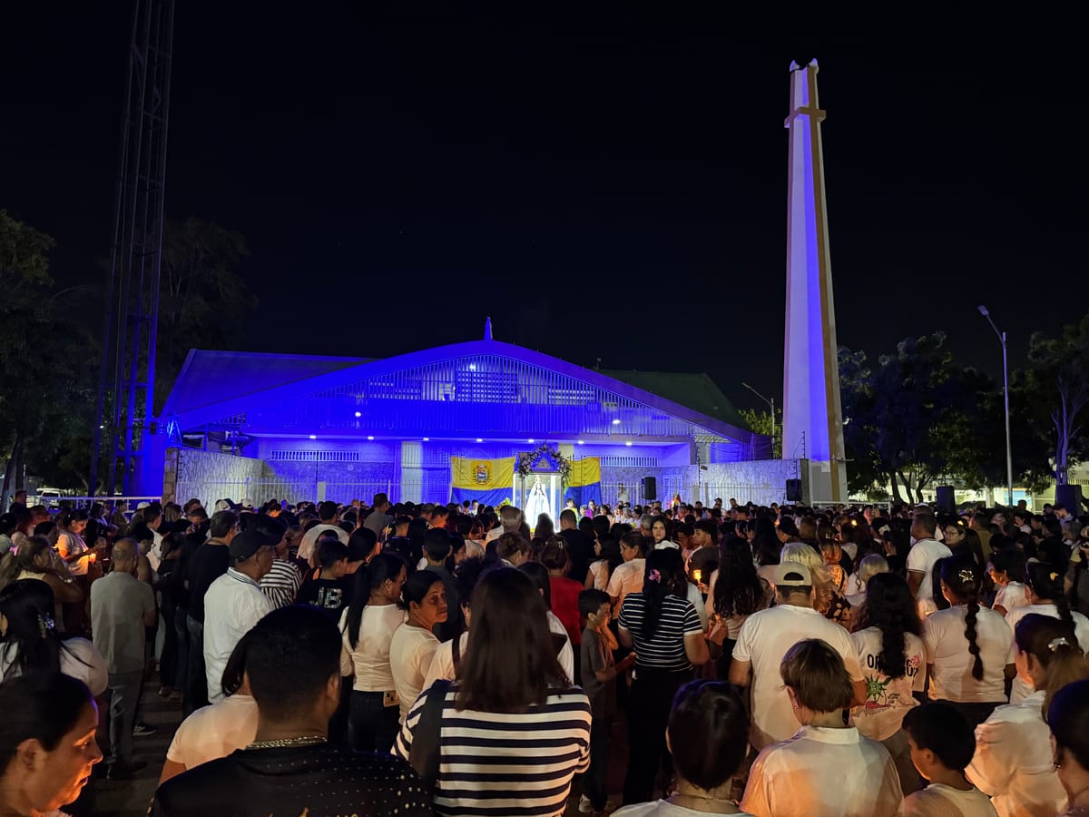 SUCRE | Cumaneses participaron en un rosario iluminado por las víctimas de los terremotos en Venezuela