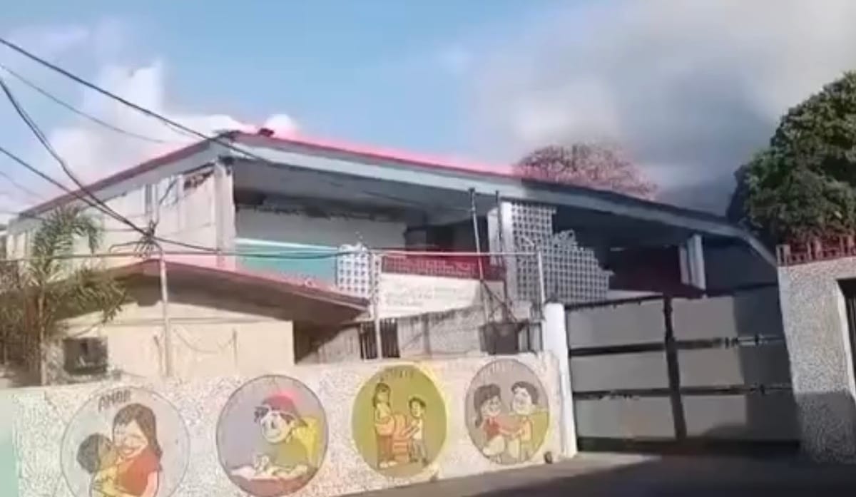 Escuela Rafael Rangel de La Guaira colapsó tras resultar afectada por los recientes terremotos