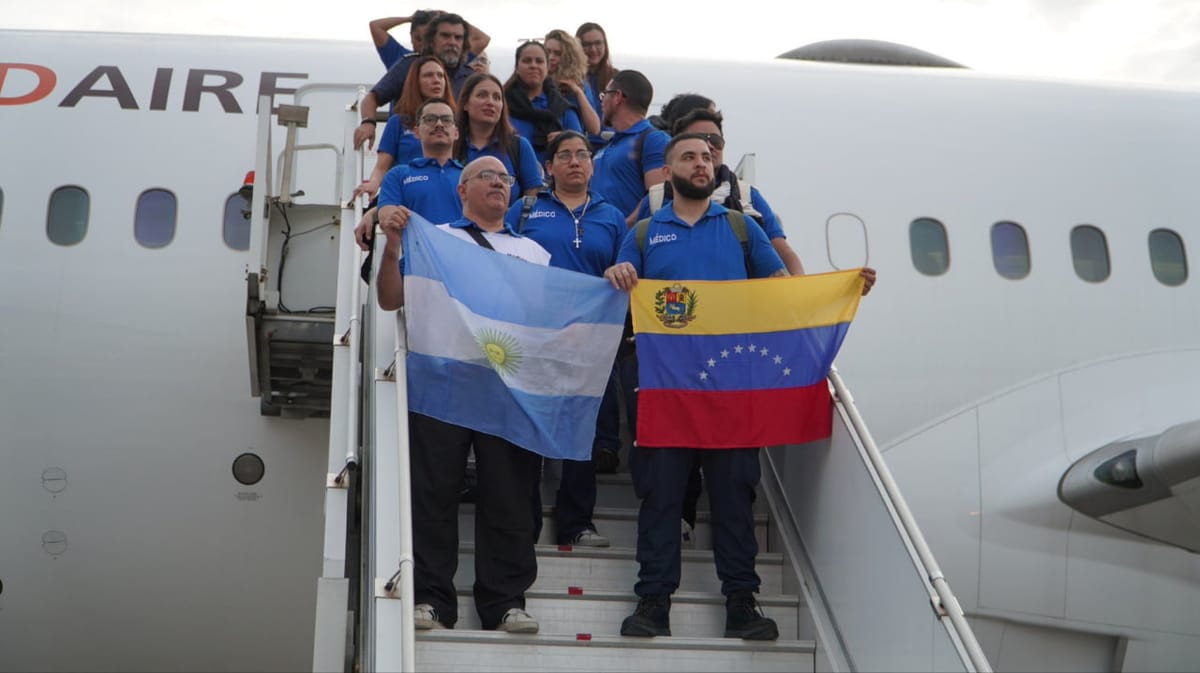 Médicos venezolanos y rescatistas argentinos llegaron a Maiquetía para atender emergencia por terremotos
