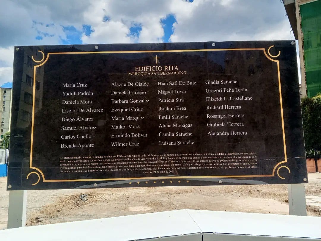 Instalan placa conmemorativa por los 31 fallecidos en el edificio Rita de San Bernardino