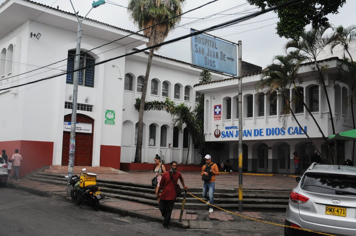 Hospital San Juan de Dios de Cali trasladó área neonatal al parqueadero tras colapso parcial