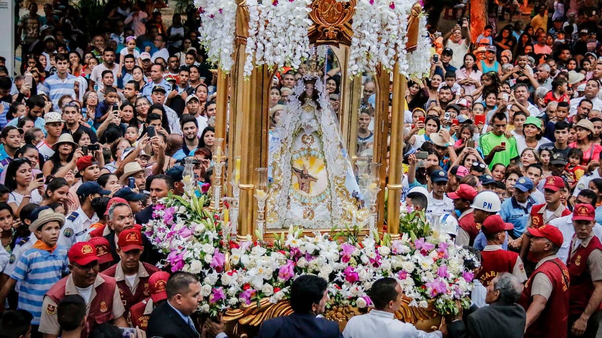 Esperanza después del desastre: el vestido que Fausto Indriago creó para la Virgen del Valle