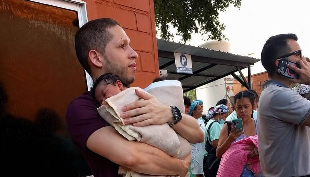 Héroe: pediatra salvó a un bebé recién nacido durante terremoto en Colombia