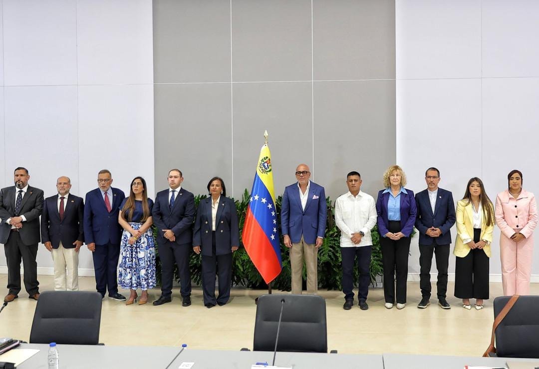 Gobierno encargado y AN de 2015 se mantendrán en sesión de diálogo permanente hasta el 12 de agosto