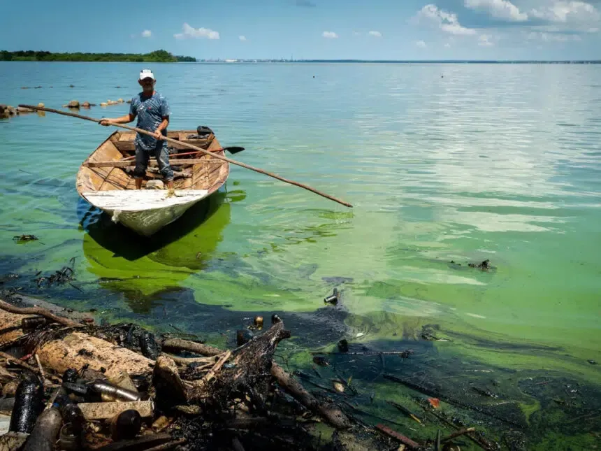 Reportaron cambios en el color del agua del Lago de Maracaibo por contaminación