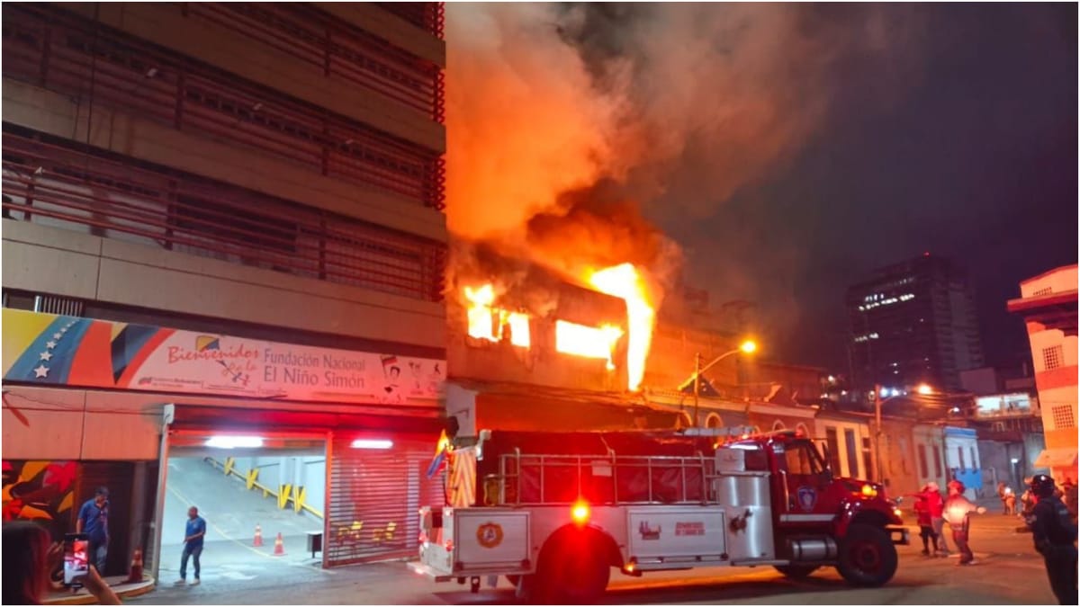Incendio en carpintería de Caracas dejó dos heridos y 30 personas evacuadas