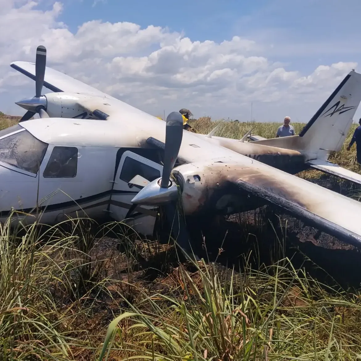 Avioneta se precipitó a tierra en Ciudad Bolívar y dejó siete heridos