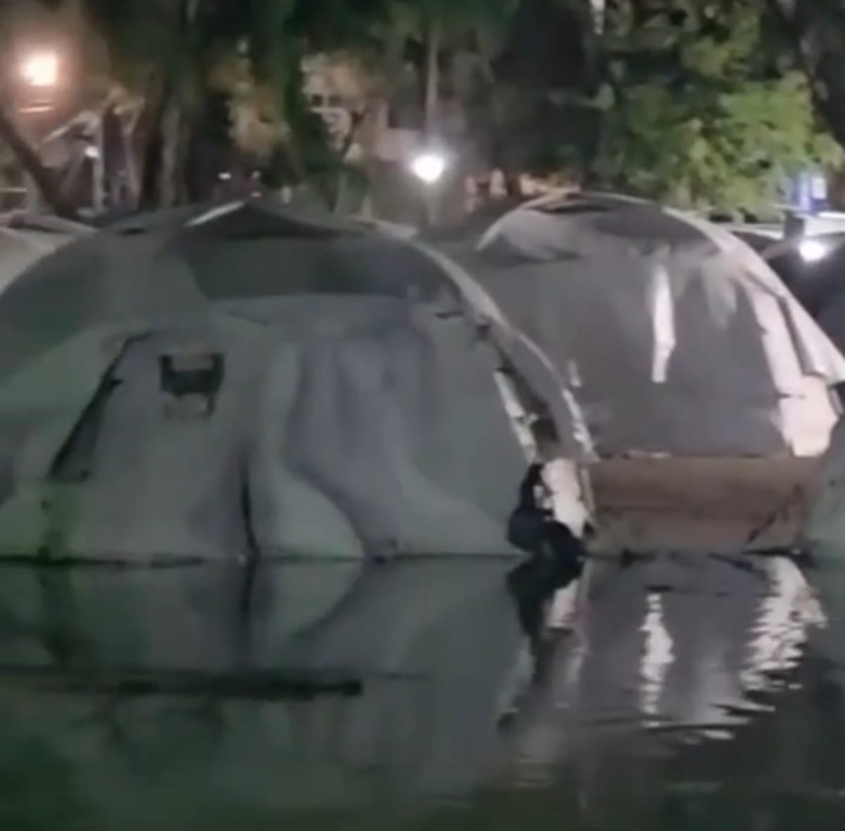 Lluvias provocaron anegaciones en campamento de damnificados en La Guaira