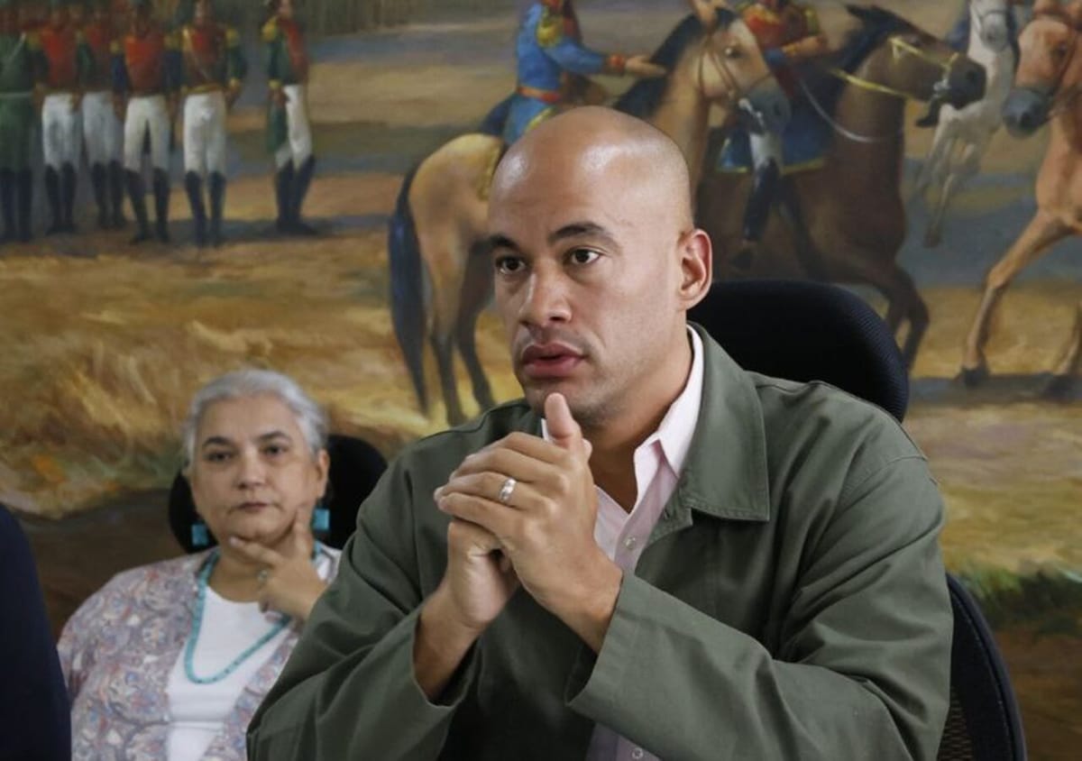 Ministro de Educación reconoció sueldos insuficientes y déficit de profesores