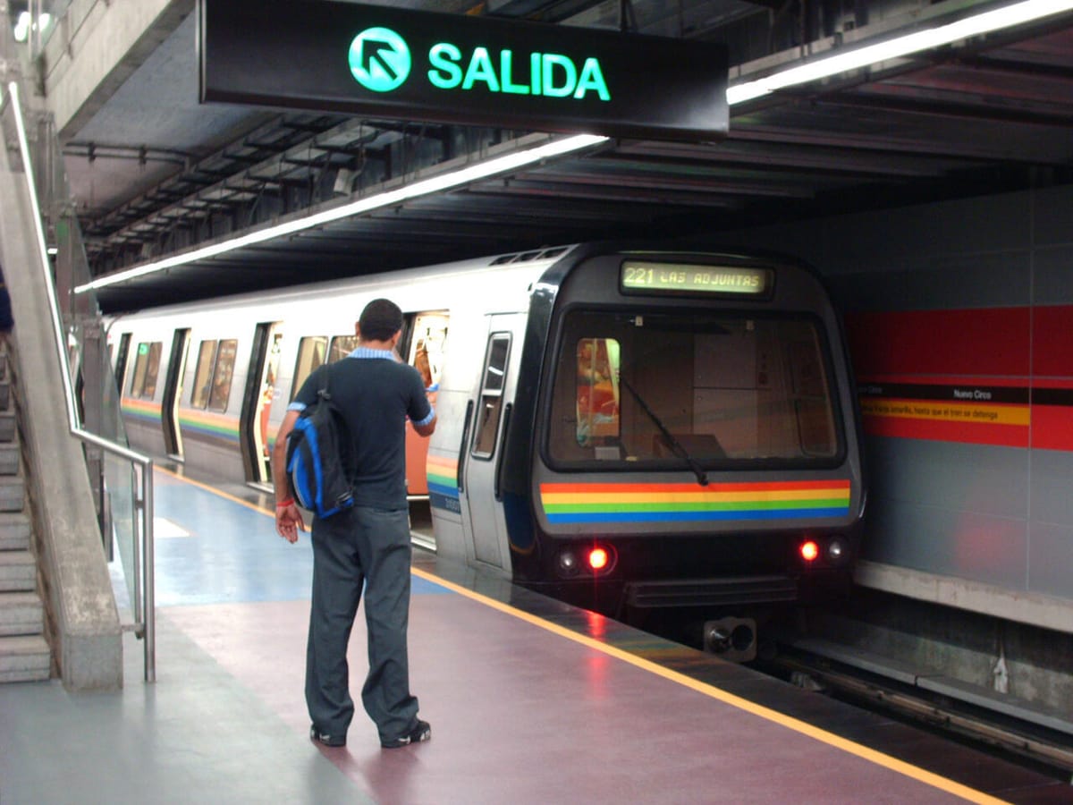 Metro de Caracas ratificó prohibición de mascotas tras altercado en estación Gato Negro