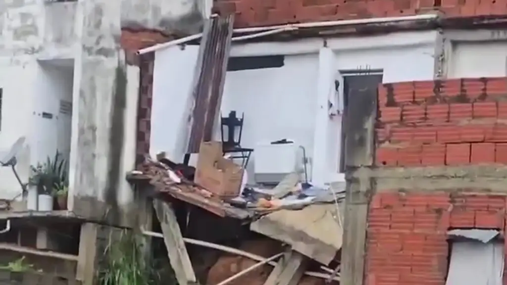 Lluvias provocaron anegaciones y el colapso de una vivienda en Caracas