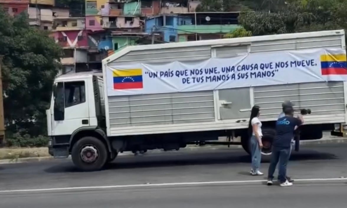 Surthycooks entregó siete camiones con ayuda humanitaria para afectados en La Guaira