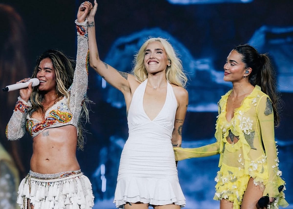 Karol G sorprendió a sus fans en pleno concierto en Miami al invitar a Greeicy y Elena Rose