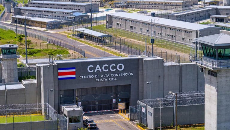 Costa Rica inaugura cárcel de máxima seguridad inspirada en la de El Salvador