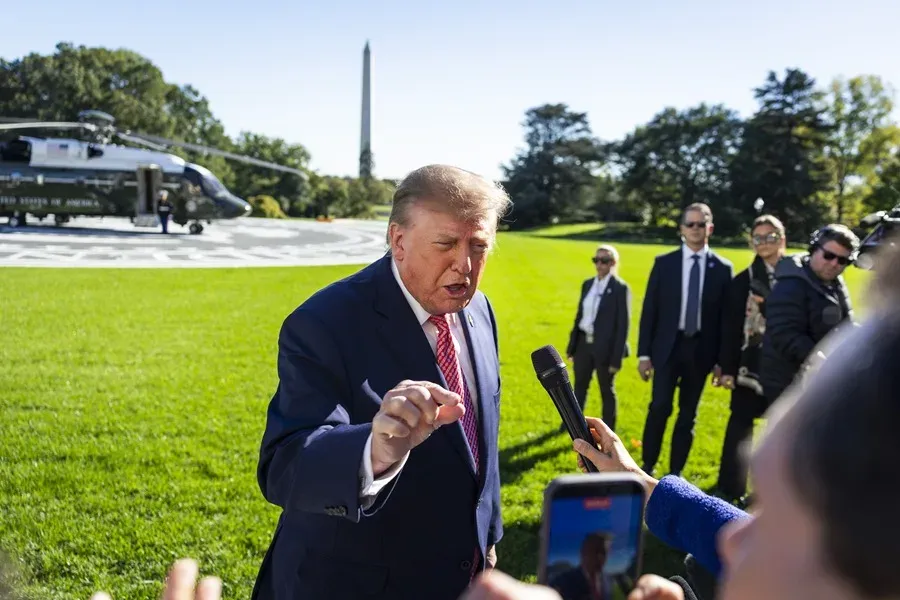 «Eso sería interesante»: Trump se pronunció sobre una hipotética elección presidencial entre Delcy Rodríguez y María Corina Machado