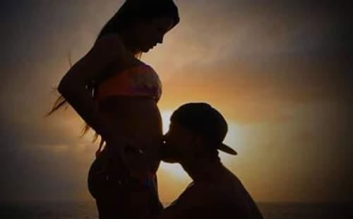 Con el video “Llegaste” Gustavo Elis y Karlis Romero anunciaron su embarazo