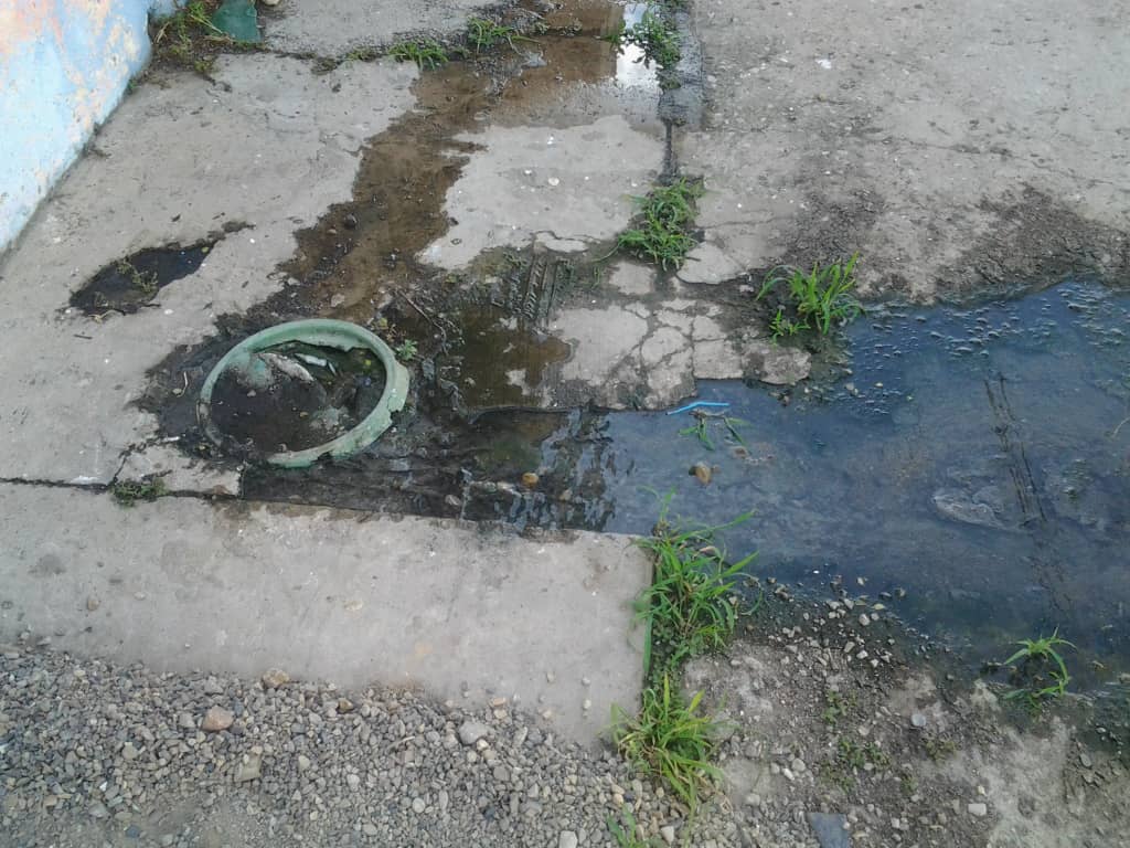 Denuncian desbordamiento de aguas residuales en el sector Cumanagoto II de Cumaná