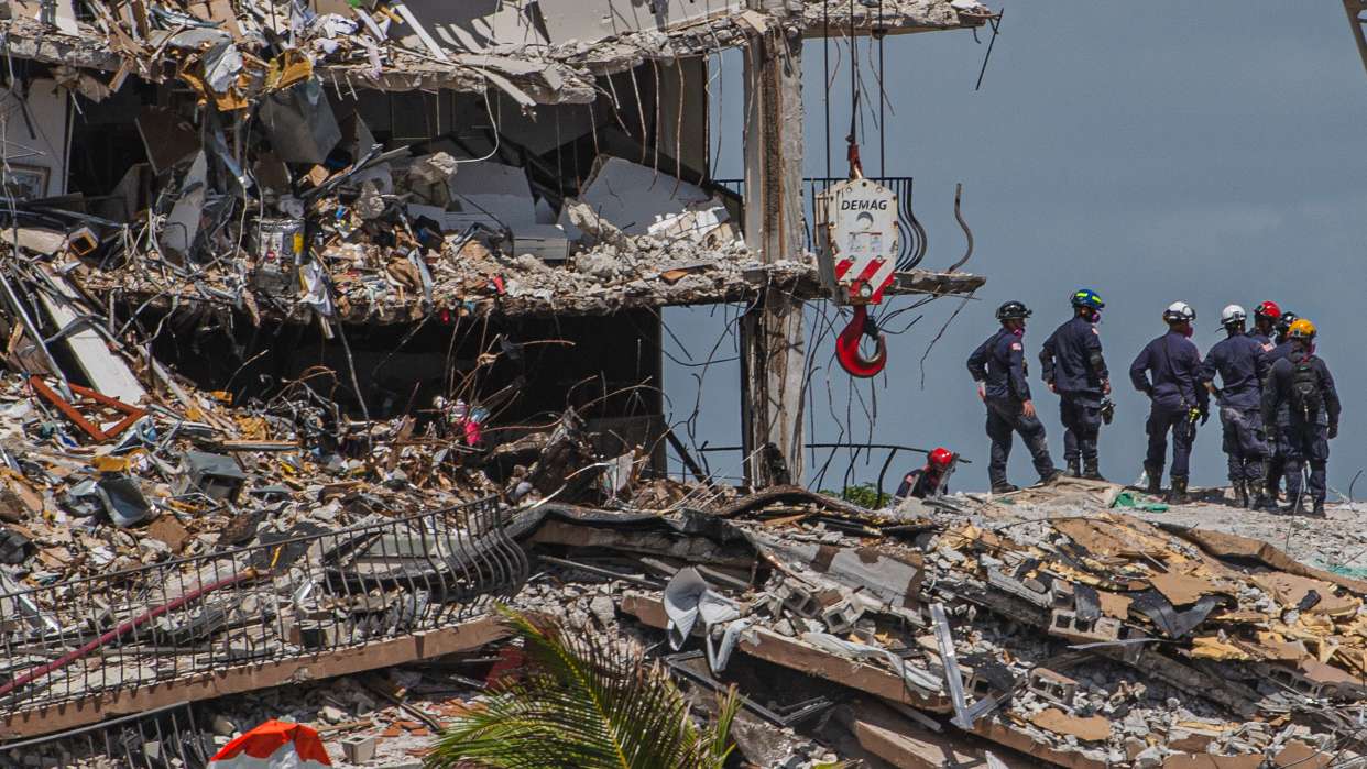 Subió a 16 los fallecidos tras el derrumbe del edificio en Miami