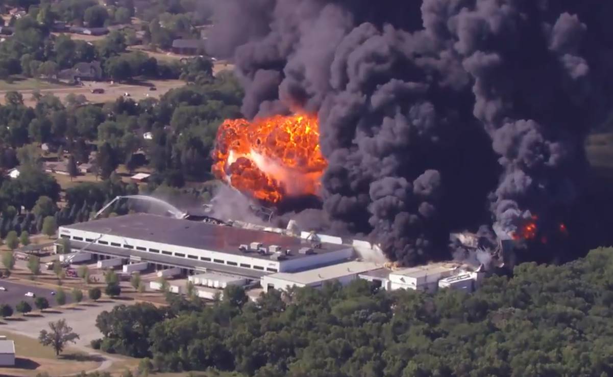 EE.UU | Planta industrial se incendió en Illinois