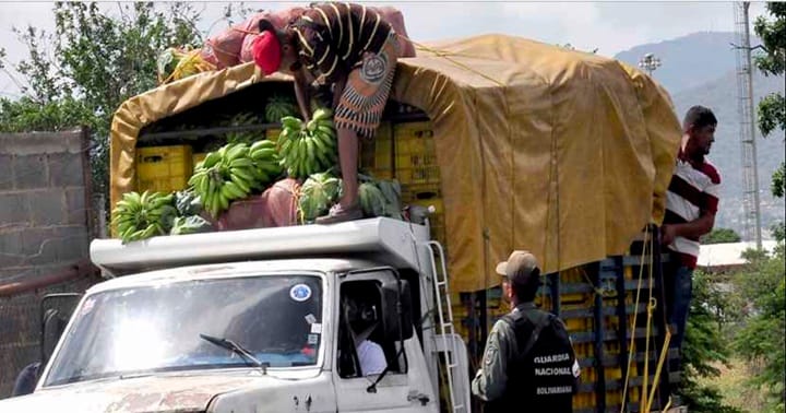 Trabajadores de Puerto la Cruz reportan retención de mercancías en alcabalas