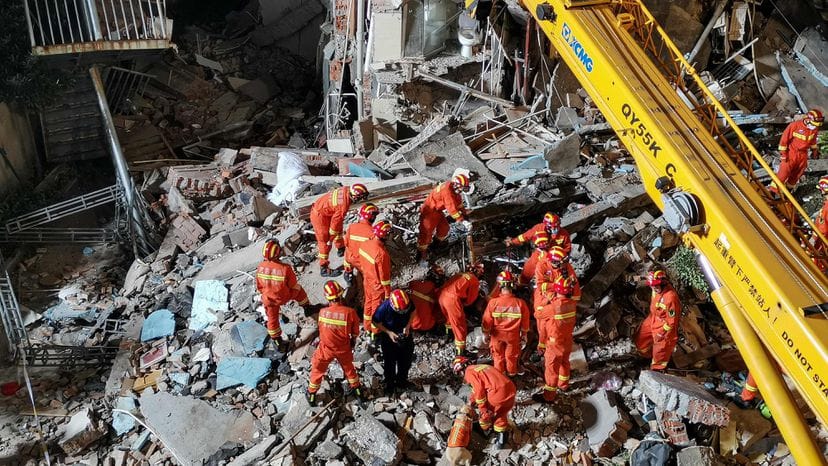 Ocho muertos y nueve desaparecidos por el derrumbe de un hotel en China