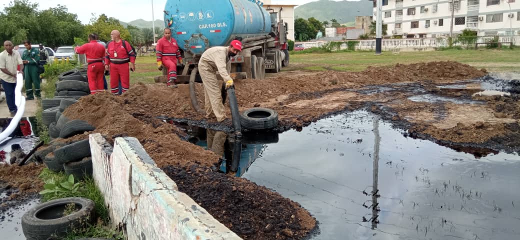 Trabajadores de PDVSA controlaron fuga de petróleo en franja de seguridad de Puerto La Cruz