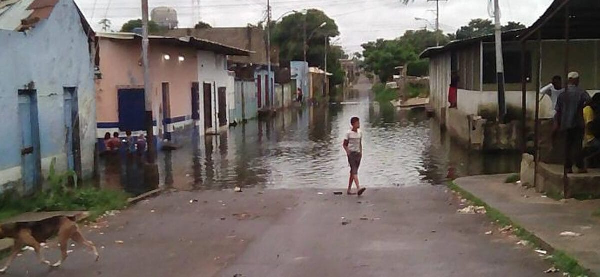 Varios sectores de Barrancas en Monagas resultaron afectados por crecida del río Orinoco