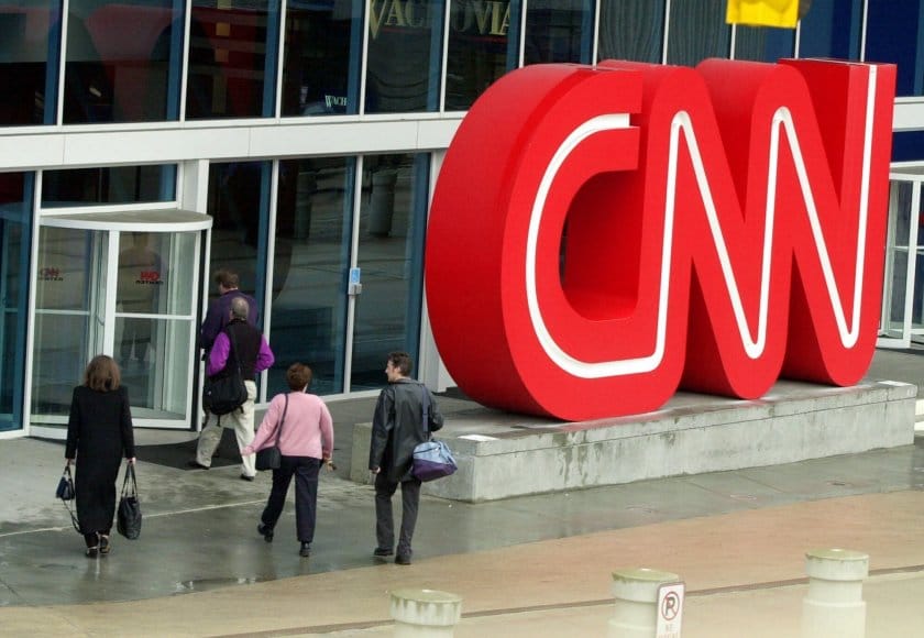 CNN despidió a tres empleados por no estar vacunados