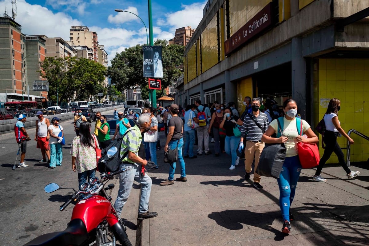 Presidente Nicolás Maduro anunció flexibilización para noviembre y diciembre