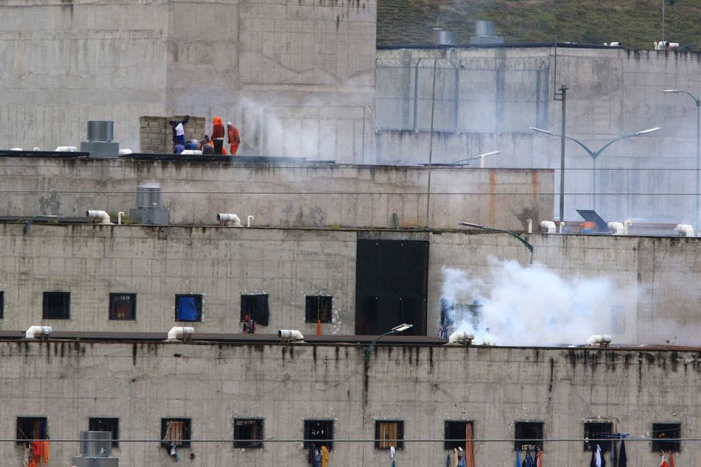 Decretaron estado de excepción en cárceles de Ecuador tras motín con más de 100 muertos