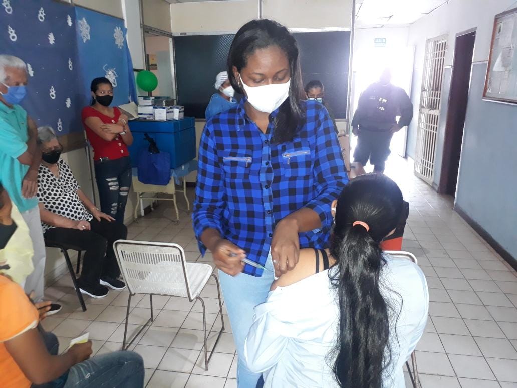 Ciudadanos reportaron fallas en aplicación de vacunas Sputnik V en Maturín