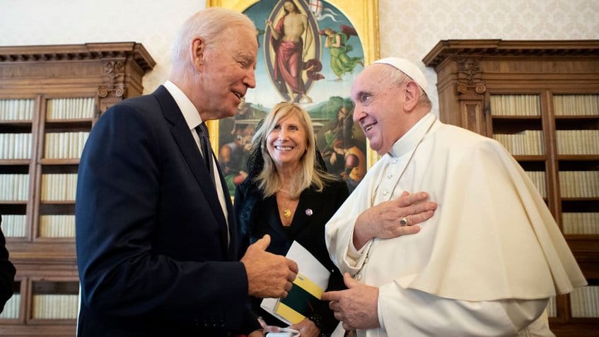 El papa y Biden hablaron sobre el clima y la migración en su encuentro