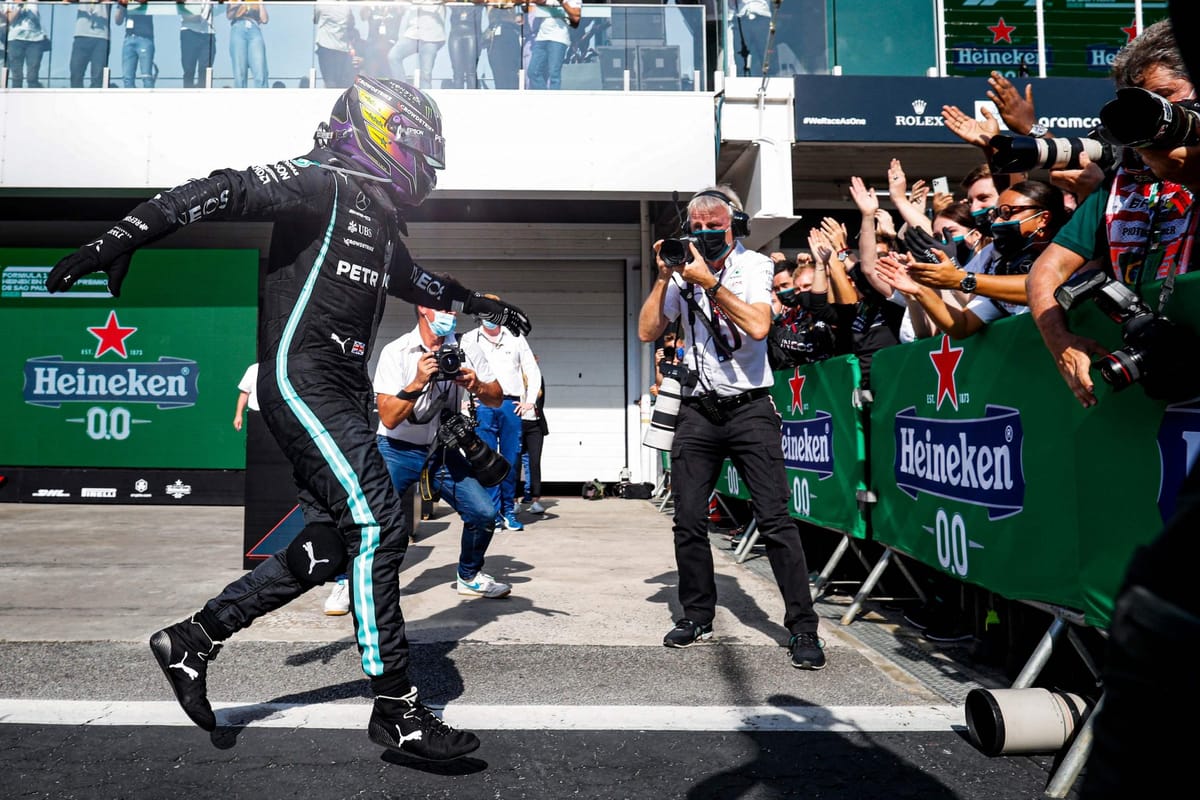 Lewis Hamilton ganó en Sao Paulo y acorta la distancia con Verstappen