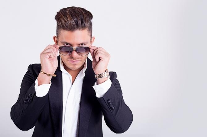 VIDEO | Oscarcito se dejo tocar sus partes intimas por una fanática