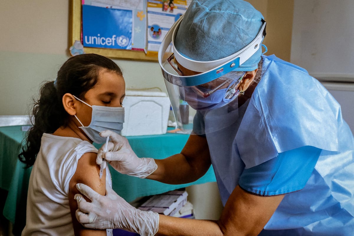 Gremio médico venezolano recomiendo vacunar a los niños contra el Polio
