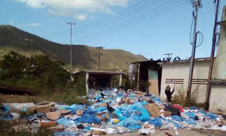 Anzoátegui | Denuncian la acumulación de basura en el Hospital universitario Luis Razetti de Barcelona