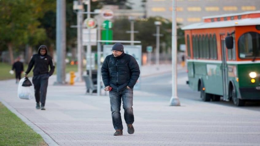 Extraña ola de frio azotó este lunes las calles de Miami