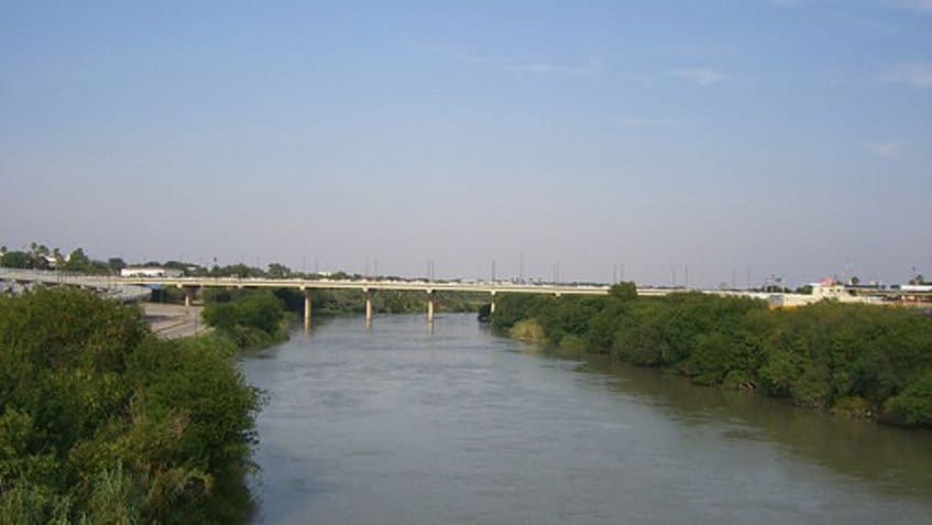 Niña venezolana de 7 años murió ahogada al intentar cruzar la frontera con EEUU en el rio Bravo